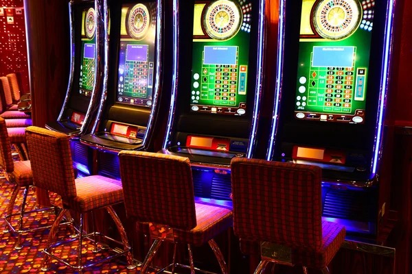 Cash out offer display showing real-time settlement value during active game